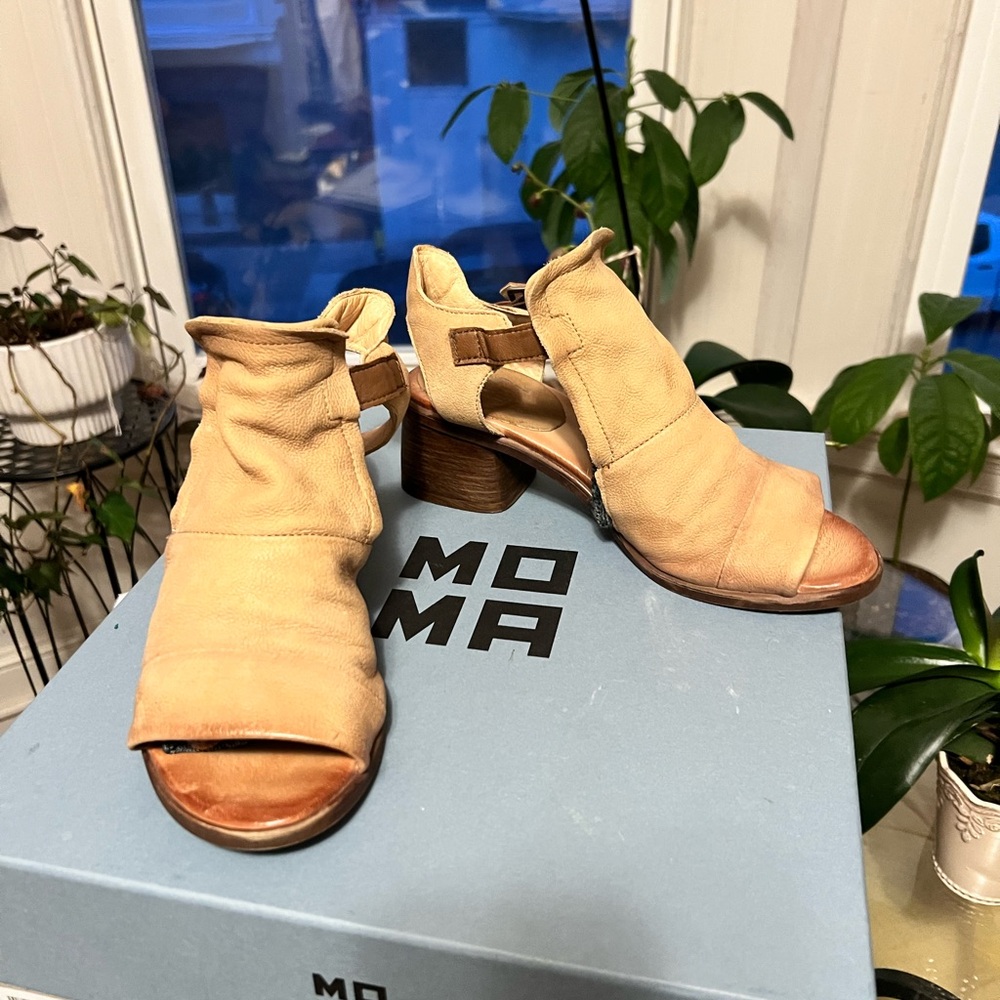 Miz Mooz Tan Sandals Open-Toe Block Heel
